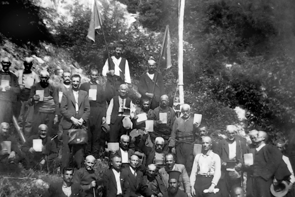 A picture of all people present at the sanctification and church service dedicated to the inauguration of the mineral spring in Banyata vicinity.