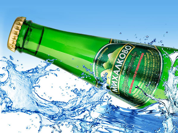 Naturally carbonated mineral water